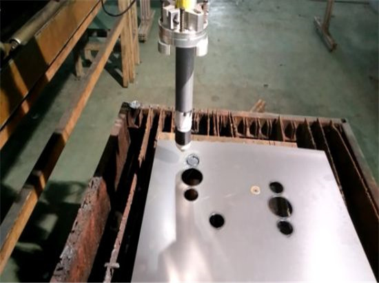 テーブル鉄板用プラズマエッチング装置は、鉄のような金属材料をカットステンレス鋼の炭素鋼板